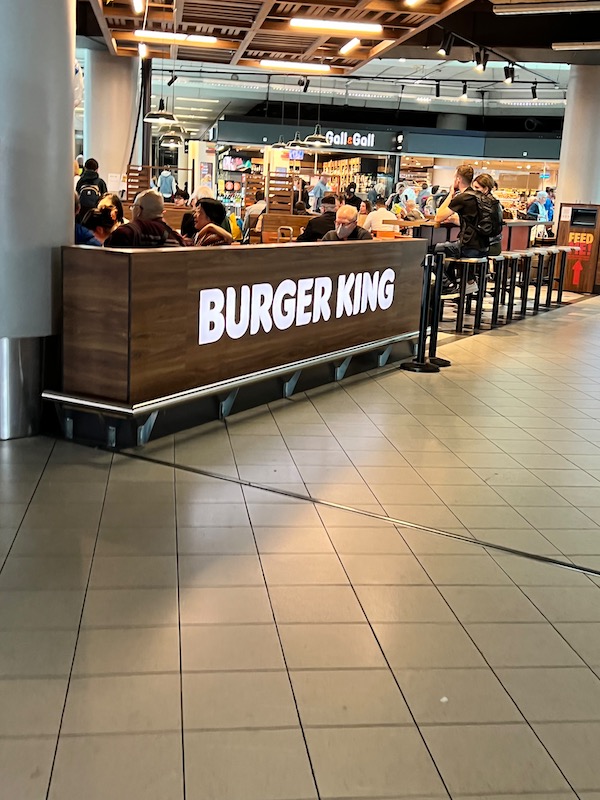 Eat keto at Schipol Airport